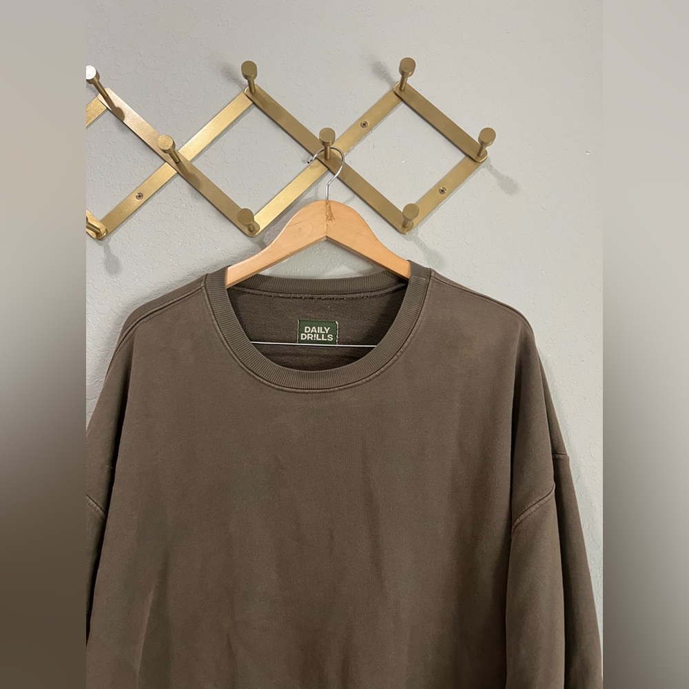 Daily Drills Crewneck - Picture 3 of 4